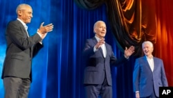 Foștii președinți americani Barack Omaba și Bill Clinton la un eveniment de colectare de fonduri electorale pentru președintele actual, democratul Joe Biden, New York, 28 martie 2024 