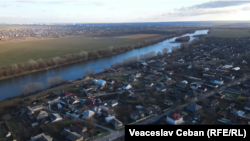 Satul Varnița, aflat pe malul drept al Nistrului, depinde în totalitate de sursele de energie din stânga Nistrului. 