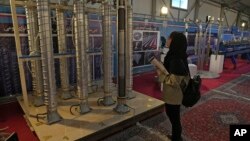 Iranske centrifuge domaće proizvodnje na izložbi nuklearnih dostignuća te zemlje u Teheranu, 8. februar 2023. 