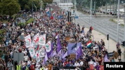 Хиляди унгарци излязоха на протест в Будапеща в защита на свободата на словото