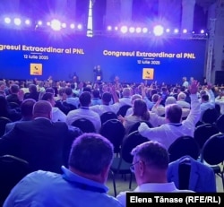 Delegaţii PNL din ţară aleg noua conducere a formaţiunii politice.