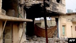 Kuća uništena u nasilju u gradu Rastan, 11. ožujak 2012.