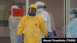 Владимир Путин се появи преди седмица в защитен костюм