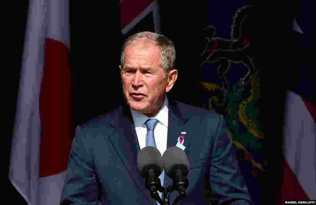 Ish-presidenti George W.Bush gjatë fjalimit në Shansvill të Pensilvanisë, ku u rrëzua fluturimi 93. Ai ishte president i SHBA-së në kohën kur ndodhën sulmet terroriste.&nbsp; &nbsp;