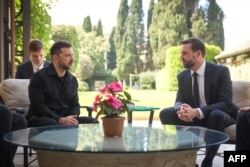 Рим. Встреча 18 мая вицепрезидента США Джей Ди Венса и президента Украины Владимира Зеленского