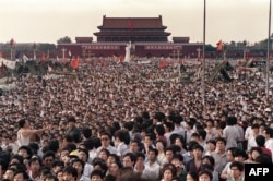 Protestat pro demokracisë në Sheshin Tiananmen. 2 qershor, 1989.