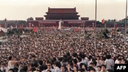 Протестиращи на площад Тянанмън