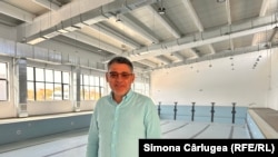 Lucian Coandă, primarul din Bâcleș, Mehedinți, promite că bazinul de înot va fi funcțional până la sfârșitul acestui an.