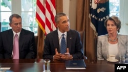 A,merički predsjednik Barack Obama (C) obraća se novinarima zajedno sa Johnon Boehnerom, predsjednikom Predstavničkog doma Kongresa i Nancy Pelosi, liderom demokratske manjine, 3. septembar 2013.