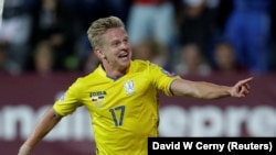 Олександр Зінченко святкує свій переможний год у матчі проти Чехії, 6 вересня 2018 року