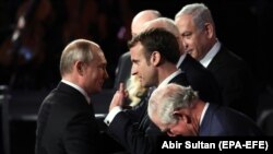 Vladimir Putin discută cu Emmanuel Macron în cadrul unui eveniment din Israel de la începutul anului