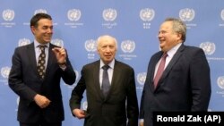 Австрија - Министерот Димитров, медијаторот Нимиц и грчкиот министер Коѕијас.