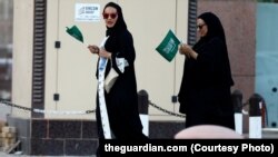 Жінки в Саудівській Аравії зобов’язані носити одяг, що закриває тіло з голови до ніг