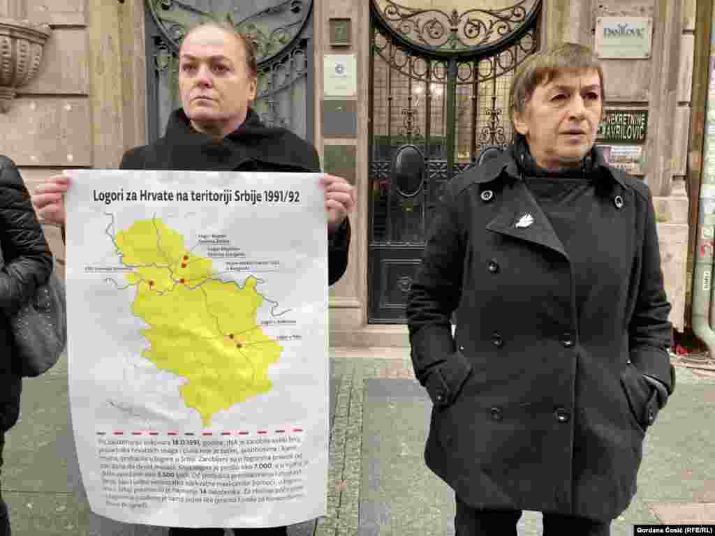 &quot;To je konstantno mrcvarenje i ponižavanje žrtava, a među žrtvama nema hijerarhije. Ovo je sad trenutak da se prizna patnja žrtava, da se nekako rehabilituje ljudskost u ovoj zemlji. Zato što mi koji radimo sa žrtvama znamo šta znači to da se prizna patnja&quot;, rekla je za Radio Slobodna Evropa Staša Zajović (desno) iz organizacije &quot;Žene u crnom&quot;. &nbsp;