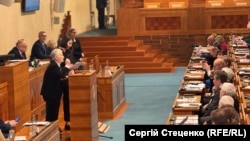 Мустафа Джемилев выступает в Сенате Чехии после голосования о признании депортации крымских татар 1944 года геноцидом