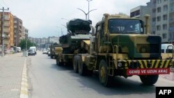 თურქეთი, 28 ივნისი: სირიის საზღვრისაკენ მიმავალი სამხედრო ავტოკოლონა