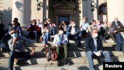 Protest opozicije ispred Skupštine Srbije 30. aprila 