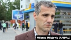 Mirsad Duratović je bio bespravno zatočen tokom 1992. godine u logorima Trnopolje, Omarska kod Prijedora i u logoru Manjača kod Banjaluke.