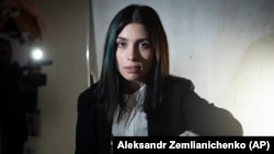 Руската политическа активистка Надежда Толоконикова от руската пънк банда Pussy Riot, по време на интервю за Асошиейтед прес