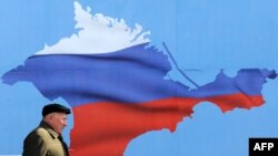 Poster sa prikazom ruske zastave na cijeloj teritoriji Krima, Sevastopolj