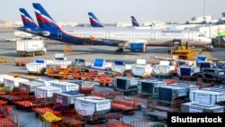 Járatfennakadásokat okozott a moszkvai Seremetyjevó repülőtéren, hogy ukrán drónokról érkeztek jelentések a régióból (archív fotó)