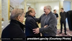 Pakistanski premijer Shehbaz Sharif i bjeloruski lider Aleksandar Lukašenko u Minsku 10. 4. 2025.