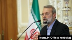 Nabrajajući iranske dužnosnike koji su nagomilali ogromno bogatstvo izdvojio je Sadeka Laridžanija (na fotografiji)