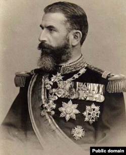 Carol I de Hohenzollern Sigmaringen a devenit domnitor al României la 10 Mai 1866. Decizia a aparținut elitelor politice românești care ceruseră la Divanurile Ad-Hoc din 1857-1858 instaurarea la București a unei dinastii occidentale. După obținerea Independenței și recunoașterea ei, la 10 Mai 1881, România devine regat (stat suveran în limbajul încă monarhic al vremii), iar Carol I este încoronat rege. A domnit 48 de ani, cea mai lungă domnie din istoria românilor. Arhivele Naționale.