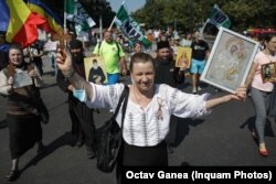 Participantă la Marșul „Normalității”.