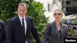 Hunter Biden sosește la tribunal în procesul din Delaware, împreună cu soția Melissa Cohen Biden. 3 iunie 2024.