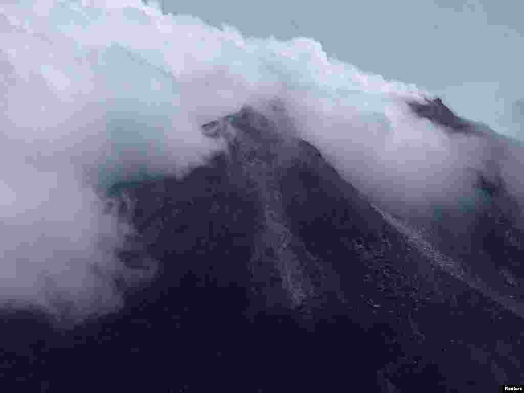 Merapi je jedan od najaktivnijih vulkana svijeta, 26.10.2010. Foto: Reuters / Beawiharta 