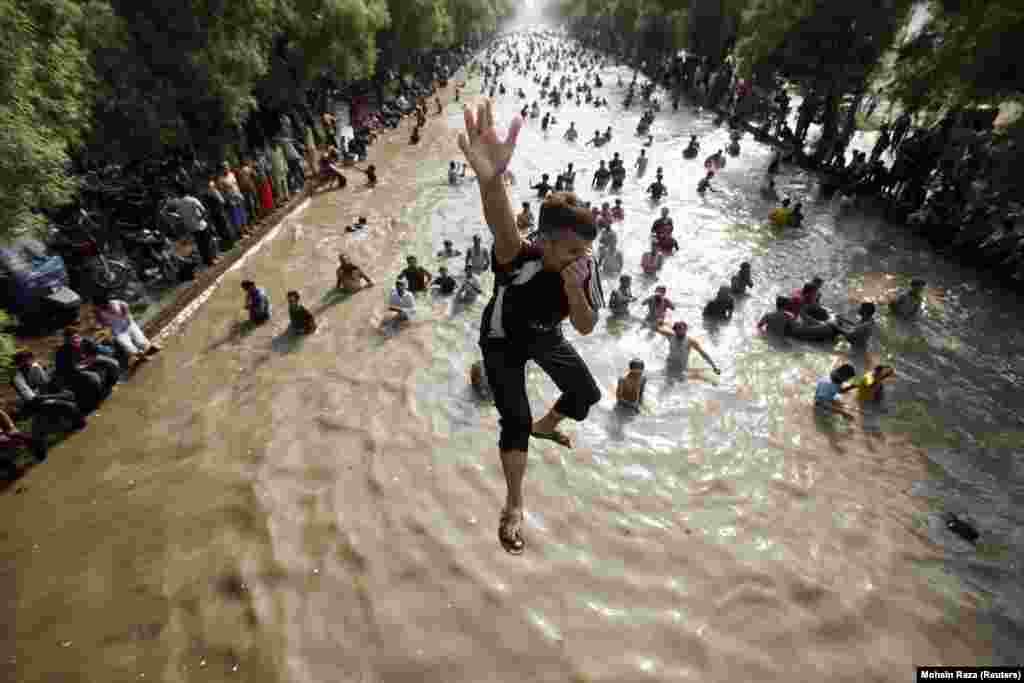 Pakistan - Temperatura u Lahoreu dosegla je 43 stupnja Celsijusa, 9. juni 2013. Foto: REUTERS / Mohsin Raza 