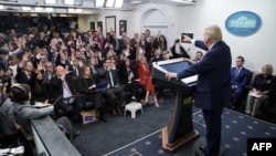 Donald Trump a transmis condoleanțe familiilor victimelor accidentului aviatic, apoi a acuzat fosta administrație.