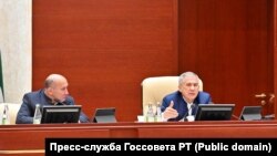 Рустам Минниханов (справа) на заседании Госсовета Татарстана. 28 ноября 2024 года
