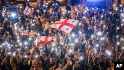 Protestat në Tbilisi të Gjeorgjisë kundër projektligjit për "agjentët e huaj". 2 maj 2024. 