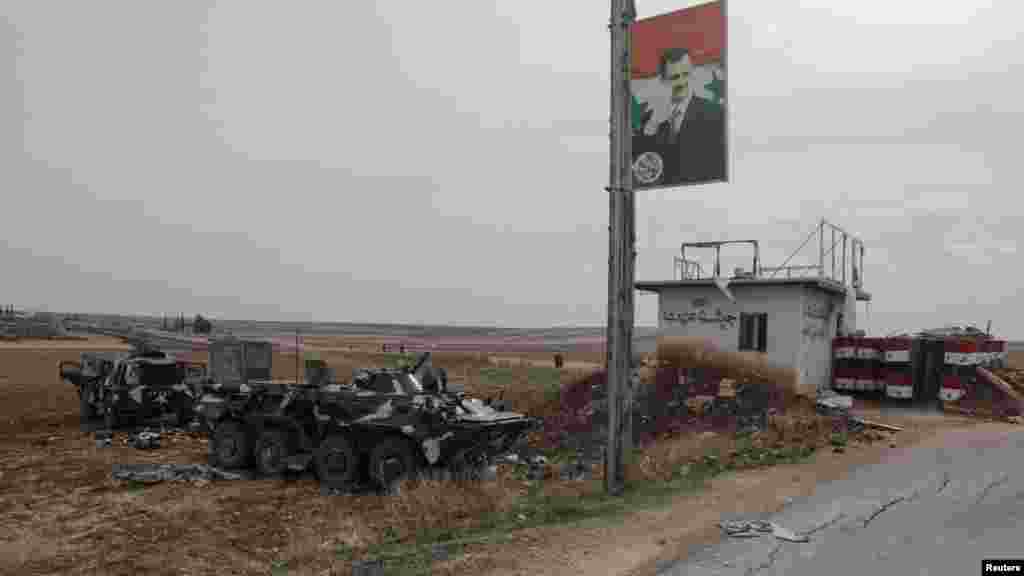 A&nbsp;2011-es demokráciapárti tüntetések leverése után&nbsp;Aszad rezsimje&nbsp;milliókat kényszerített menekülésre, és az első hónapokban ezreket öltek meg és börtönöztek be.&nbsp;Szakértők szerint az Aszad-rezsim bukása jelentős geopolitikai veszteséget jelent a Kreml számára is