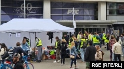 Blokada ispred zgrade RTS-a u Takovskoj ulici, Beograd, 16. aprila 2025.