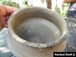 Babik Istvánné 20 ezer forint megtalálói jutalomban részesült és még egy könyvet is kapott ajándékba a múzeumtól.