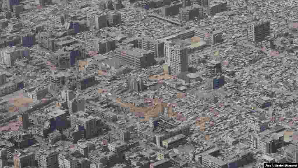 Pogled iz jordanskog vojnog aviona prikazuje Pojas Gaze, neposredno prije bacanja humanitarne pomoći, 17. augusta 2025.