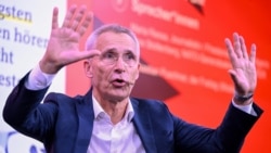 Йенс Столтенберг выступает на Франкфуртской книжной ярмарке 17 октября 2025 года