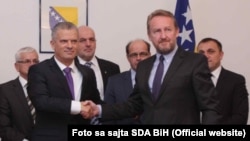 Fahrudin Radončić (SBB) i Bakir Izetbegović (SDA) su potpisali sporazum o saradnji 2015. godine, ilustrativna fotografija