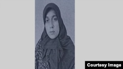 Мәдина Халимова. Озоди радиосы тілшісіне берілген сурет.