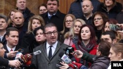 Претседателот на ВМРО-ДПМНЕ, Кристијан Мицкоски и пратениците од ВМРО-ДПМНЕ во Собранието, на прес- конференција пред Собранието. 