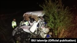 93 de români dintr-un milion și-au pierdut anul trecut viața în accidente petrecute pe șoselele din România. Imagine generică cu un accident produs în județul Ialomița. 