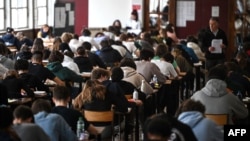 U međunarodnom testiranju učestvuju 15-godišnjaci. Sa testiranja u Parizu mart, 2023.