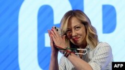 Giorgia Meloni mulțumește alegătorilor duminică seară, la Roma.