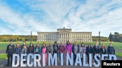 Demonstracije za podršku sjevernoirskog zakona o legalizaciji abortusa u organizaciji Amnesty Internationala