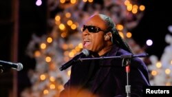 Стиви Уондър на концерт в Лос Анджелис през 2013 г.