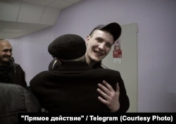 22 марта 2014 года, Москва. Эдуард Лимонов встречает Кирилла Унчука, освободившегося из Новосибирской ИК-3 после трех лет заключения