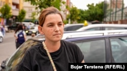 Sara, nënë e trinjakëve në klasë të tetë